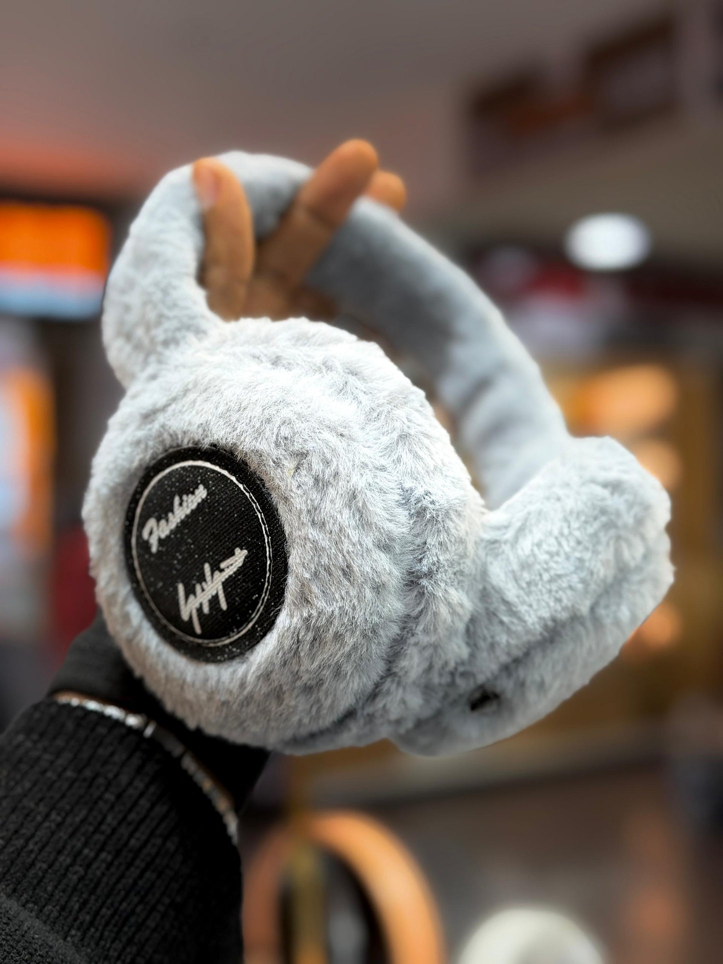 Theaque Wireless Earmuff (Fluffy)